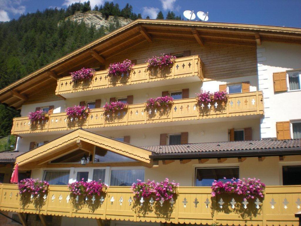 Albergo Fiordaliso Canazei Extérieur photo